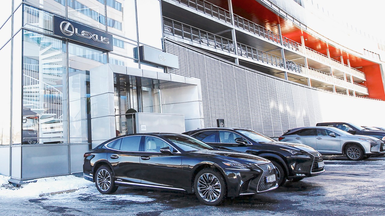 lexus retailer