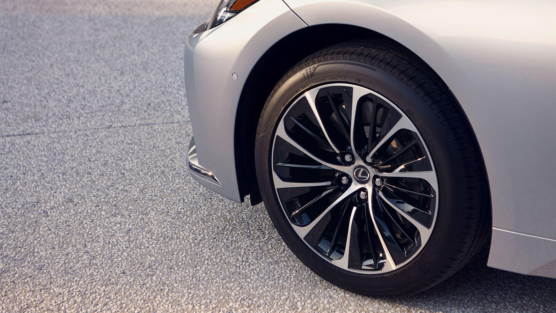 Lexus LS 20-inch alloy wheels close up